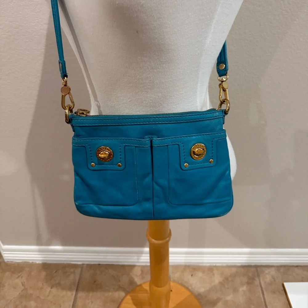 MARC JACOBS New York Turquoise Blue Leather Crossbody Bag EUC 9.5x6.5 - Picture 1 of 7